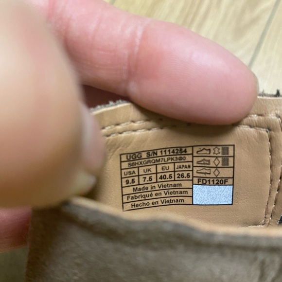 Uggs distressed lookleather boots size 9.5 - Picture 7 of 9